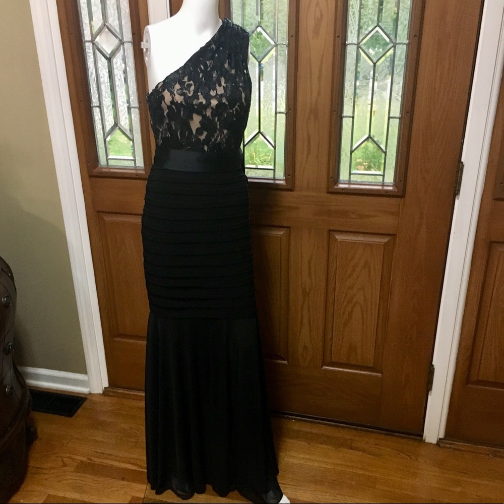 NWT Elegant One Shoulder Black Evening Gown